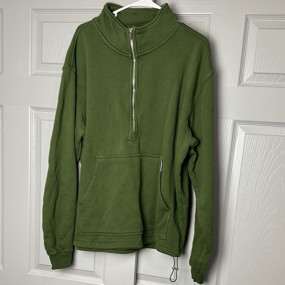 ESNTLS Green Zip Up Sweater with High Collar and Soft Texture